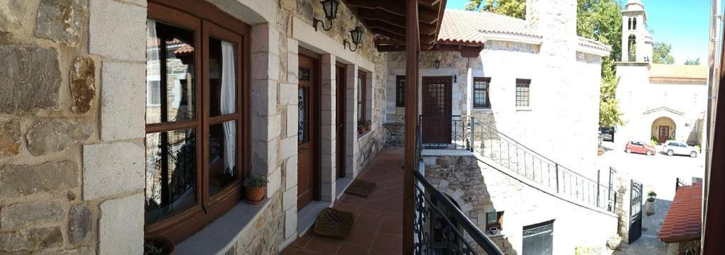Ξενωνασ Σελινουντα Hotel Kosmas Bagian luar foto
