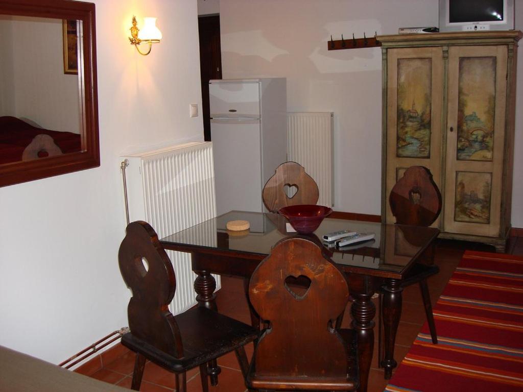 Ξενωνασ Σελινουντα Hotel Kosmas Bagian luar foto