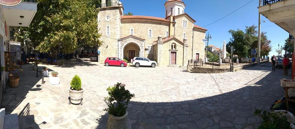 Ξενωνασ Σελινουντα Hotel Kosmas Bagian luar foto