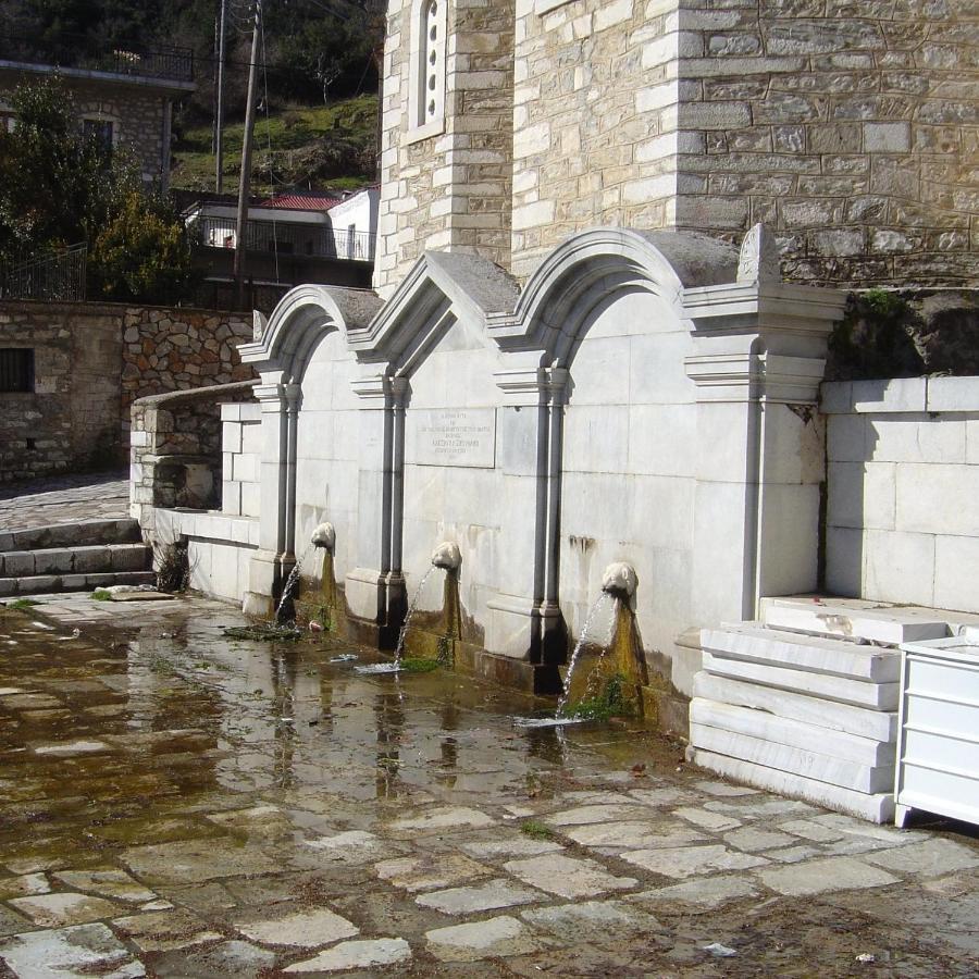 Ξενωνασ Σελινουντα Hotel Kosmas Bagian luar foto